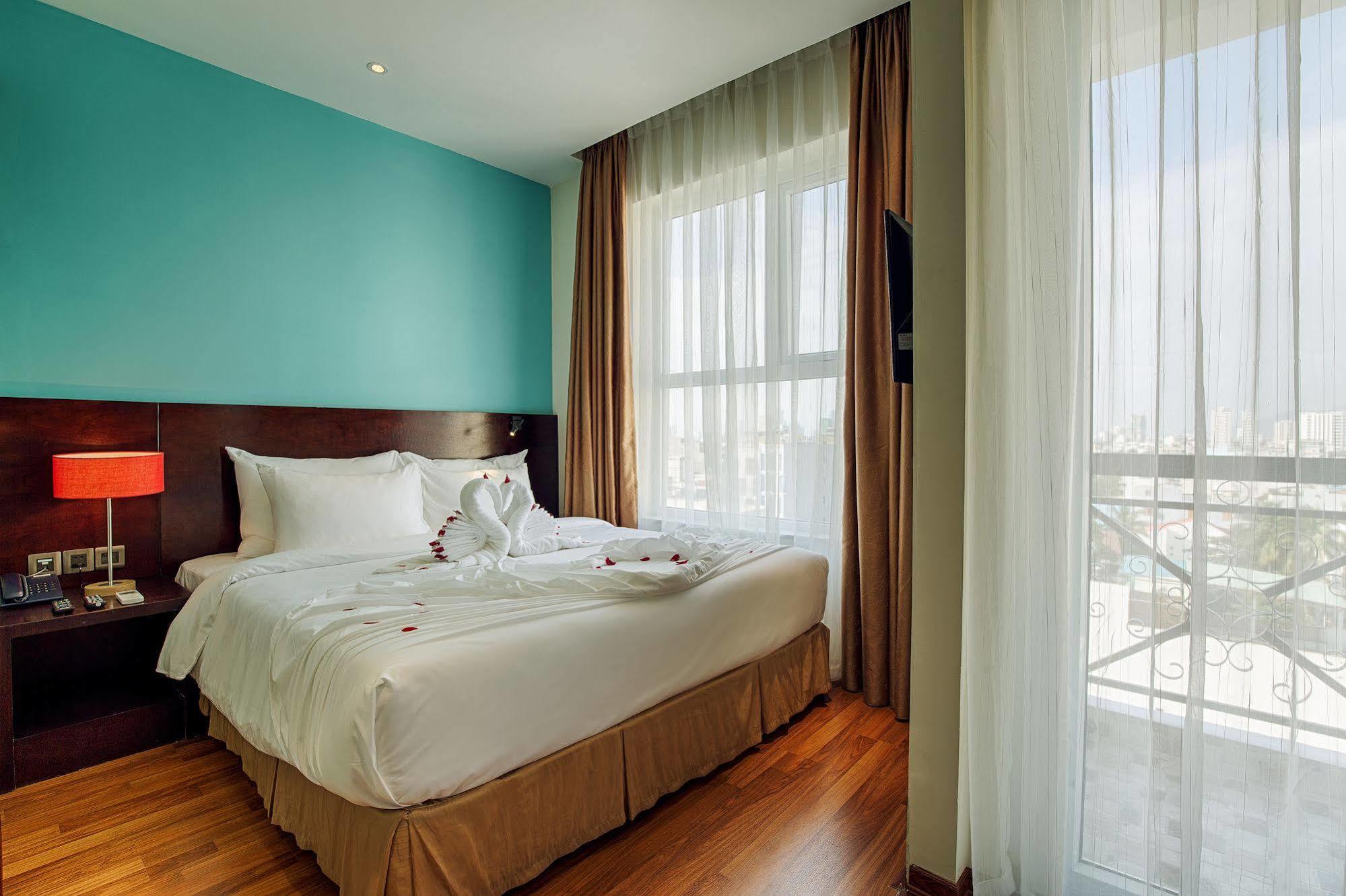 Sofia Suite Hotel Danang Extérieur photo
