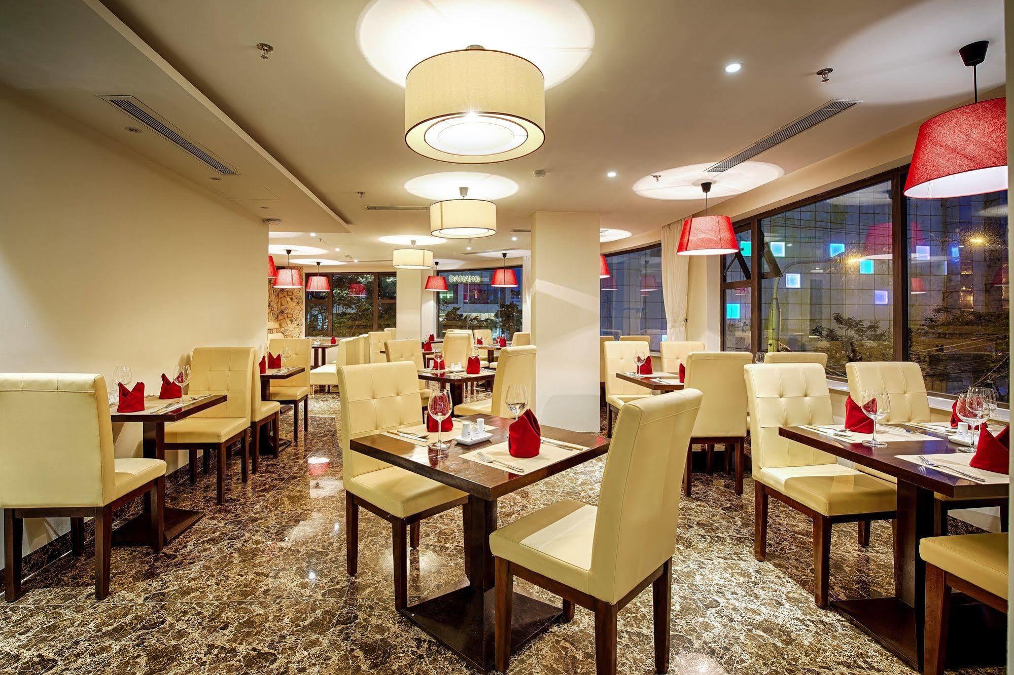 Sofia Suite Hotel Danang Extérieur photo