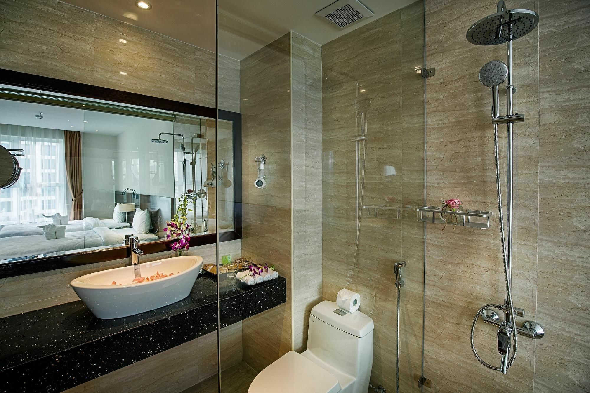 Sofia Suite Hotel Danang Extérieur photo